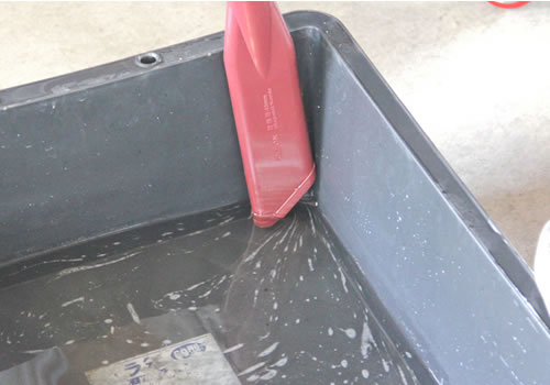 掃除機が水を吸いこむ写真